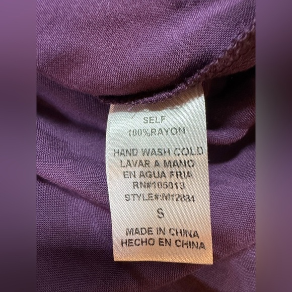 ANDREE by UNIT Purple Floral Embroidered 3/4 Bell Sleeve Split Neck Top Sz S - Picture 7 of 9